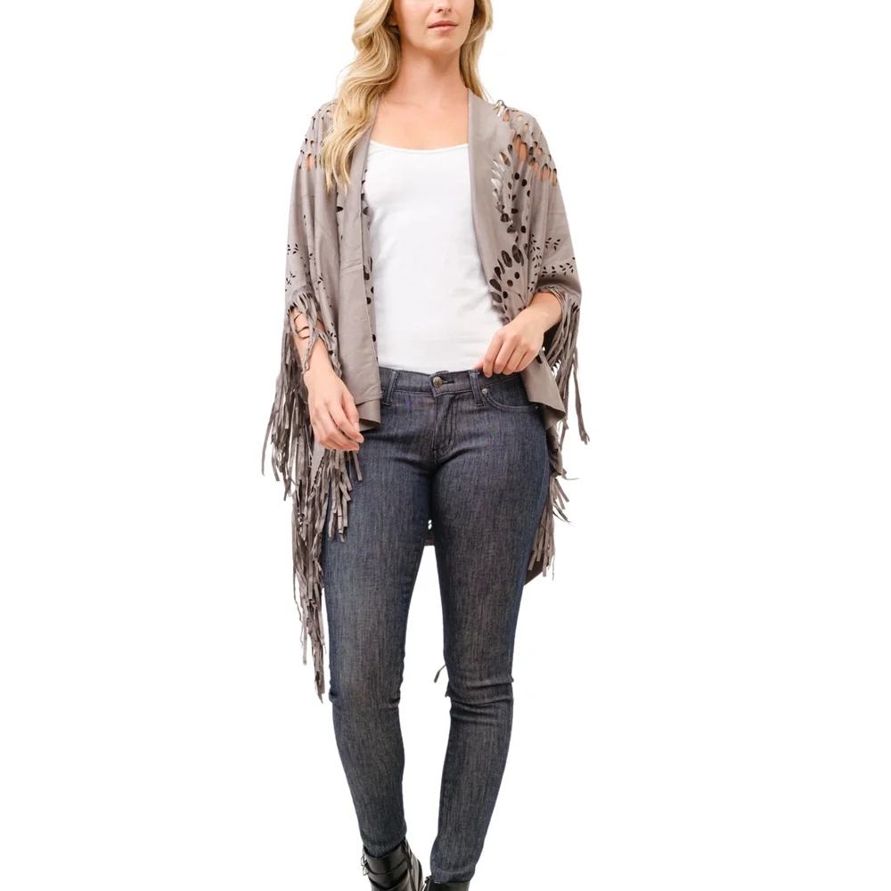 Mauve Faux Suede Western Style Poncho Ruana Cut Outs One Size Fringe (Copy) - Picture 4 of 5